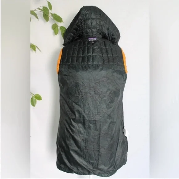 Patagonia Rare Recycled Down Hooded Coat Carbon
Green Medium - Picture 10 of 17